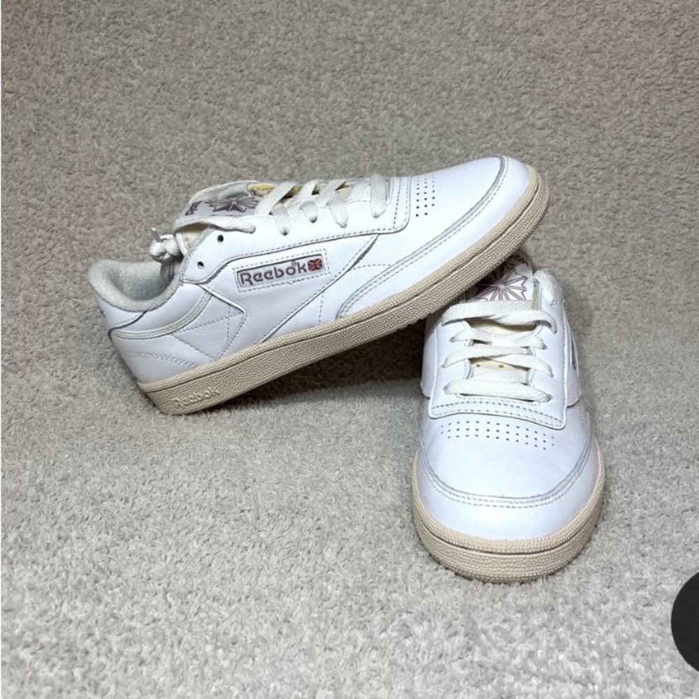Reebok white Athletic Shoes clasicos for women vintage size 9.5
